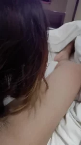 00后骚逼 进门直接给我口交大鸡巴